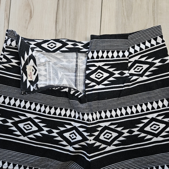 Hollister Skort - Size 5 - Picture 4 of 6